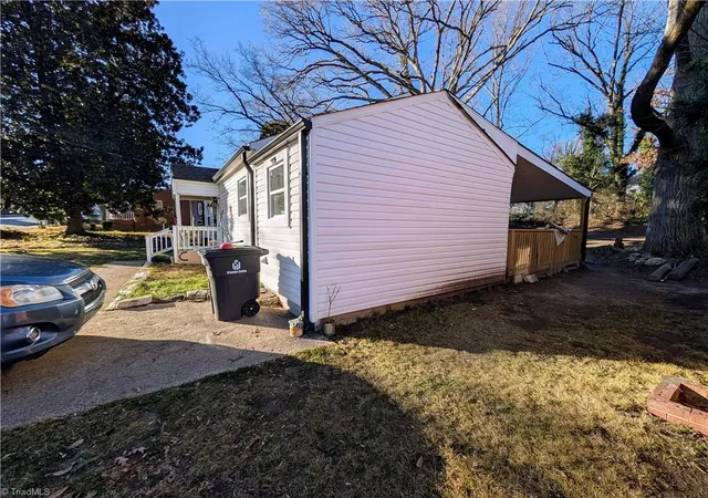 Photo 4 of Single family home for sale at 1407 NE 22nd Street, Winston Salem, NC 27105 | MLS# 1206447 | Listing updated on 2026-09-01