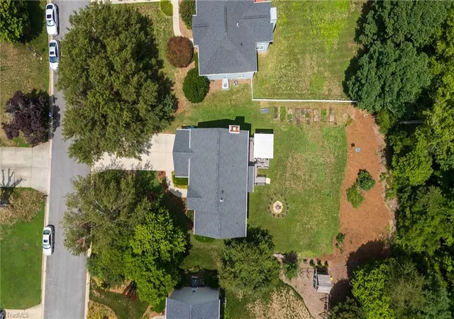 24th image of 3221 Peninsula Dr, Jamestown, NC 27282 | MLS# 1226969