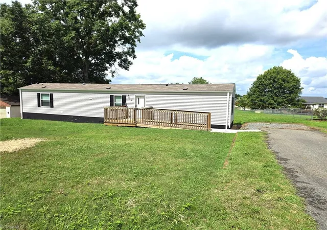 2nd image of 126 Sheraton Ct, King, NC 27021 | MLS# 1230187