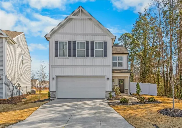 2nd image of 4020 Centerpiece Ct, High Point, NC 27265 | MLS# 1211048