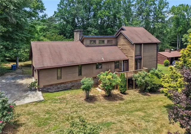 2nd image of 512 Forest Ln, Yadkinville, NC 27055 | MLS# 1225265