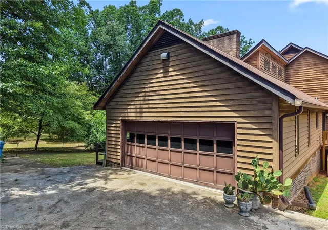 5th image of 512 Forest Ln, Yadkinville, NC 27055 | MLS# 1225265
