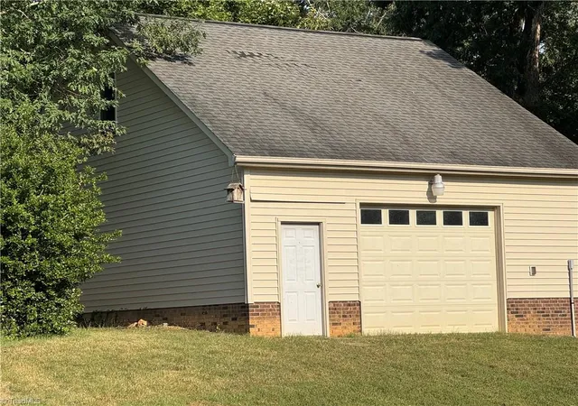 3rd image of 804 Lauras Ln, Albemarle, NC 28001 | MLS# 1232993