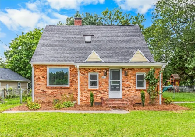 Photo 2 of Single family home for sale at 50 Avondale St, Winston Salem, NC 27127 | MLS# 1233950 | Listing updated on 2026-10-22