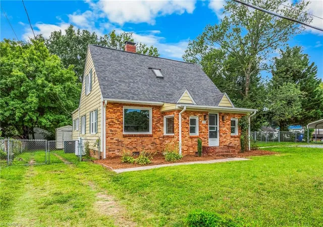 Photo 3 of Single family home for sale at 50 Avondale St, Winston Salem, NC 27127 | MLS# 1233950 | Listing updated on 2026-10-22