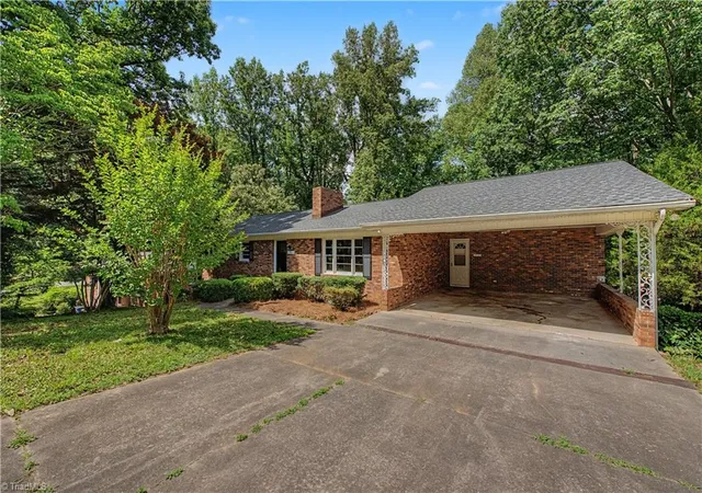 Photo 2 of Sale Pending at 3761 Spaulding Dr, Winston Salem, NC 27105 | MLS# 1222586 | Listing updated on 2026-09-14