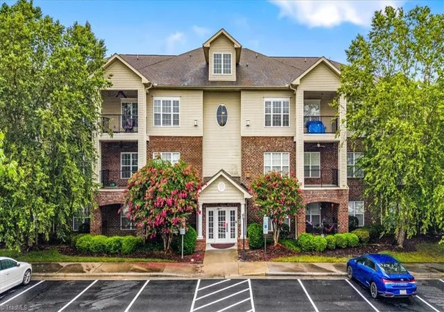Photo 1 of Single family home for sale at 200 Lennox Dr #3B, Jamestown, NC 27282 | MLS# 1228954 | Listing updated on 2026-08-20