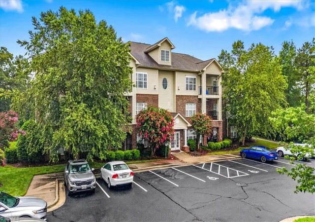 Photo 2 of Single family home for sale at 200 Lennox Dr #3B, Jamestown, NC 27282 | MLS# 1228954 | Listing updated on 2026-08-20