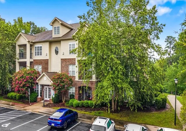 Photo 3 of Single family home for sale at 200 Lennox Dr #3B, Jamestown, NC 27282 | MLS# 1228954 | Listing updated on 2026-08-20