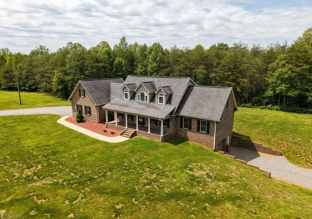 Homes for sale in Pilot Mountain, NC | 383 Simmons Rd, Pilot Mountain, NC 27041 | MLS# 1223173