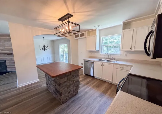 Photo 3 of Single family home for sale at 207 Calla Lilly Ln, Kernersville, NC 27284 | MLS# 1226852 | Listing updated on 2026-09-10