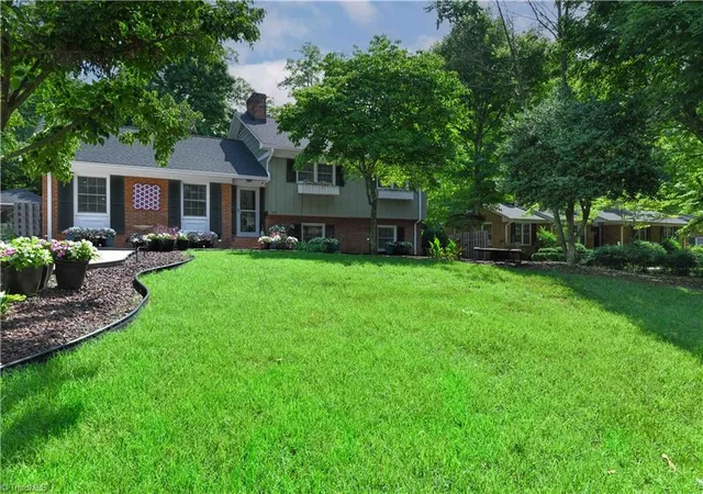 4th image of 1014 Onslow Dr, Greensboro, NC 27408 | MLS# 1226449