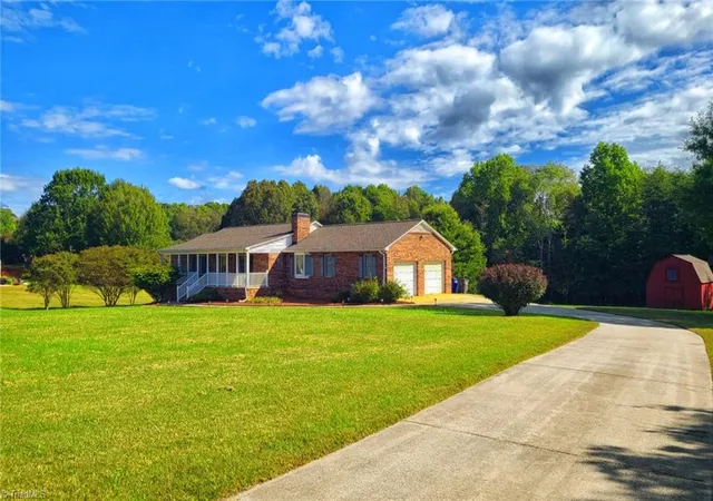 3rd image of 2301 Griffith Rd, Winston Salem, NC 27103 | MLS# 1198827