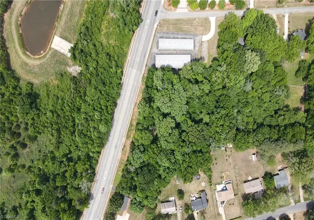 4th image of 207-211 Guilford College Rd, Greensboro, NC 27409 | MLS# 1218408