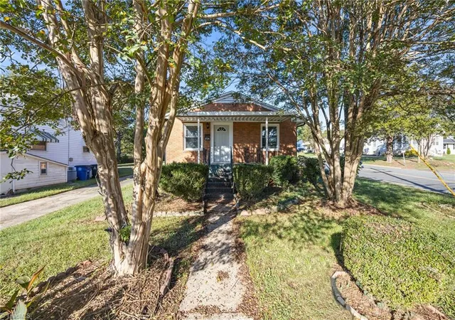 Homes for sale in Winston Salem, NC | 3734 Carver School Rd, Winston Salem, NC 27105 | MLS# 1197823