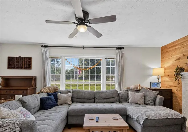 Photo 4 of Sale Pending at 1251 Union Cross Rd, Kernersville, NC 27284 | MLS# 1229823 | Listing updated on 2026-09-02