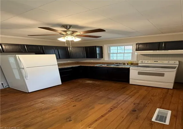 3rd image of 300 Dameron St, Eden, NC 27288 | MLS# 1229822