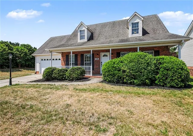Homes for sale in Kernersville, NC | 698 Retford Park Ln, Kernersville, NC 27284 | MLS# 1221935