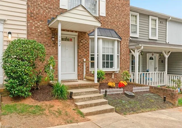 2nd image of 811 Ashebrook Dr #102, Greensboro, NC 27409 | MLS# 1230625