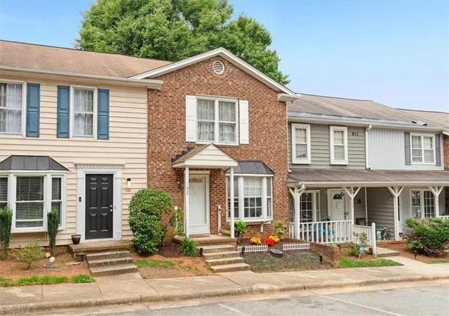 3rd image of 811 Ashebrook Dr #102, Greensboro, NC 27409 | MLS# 1230625