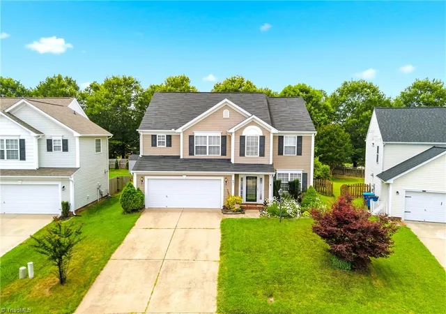 Homes for sale in Huntersville, NC | 631 Marthas View Dr, Huntersville, NC 28078 | MLS# 1224137