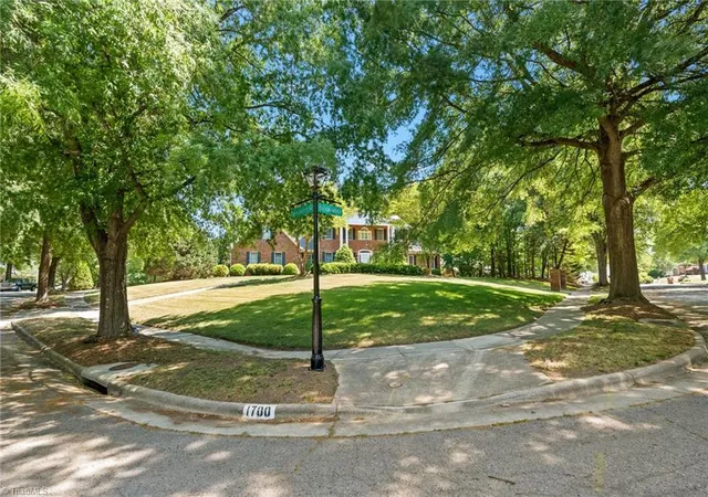 2nd image of 1700 Farnsworth Ct, High Point, NC 27262 | MLS# 1220622