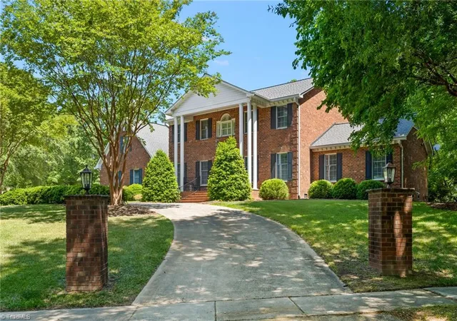 3rd image of 1700 Farnsworth Ct, High Point, NC 27262 | MLS# 1220622