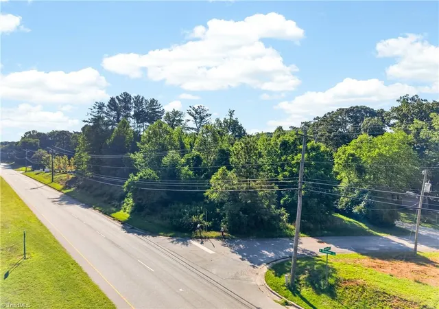 Photo 3 of Sale Pending at 5005 W Wendover Ave, Jamestown, NC 27282 | MLS# 1228322 | Listing updated on 2026-09-14