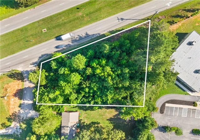 Photo 3 of Sale Pending at 5005 W Wendover Ave, Jamestown, NC 27282 | MLS# 1228322 | Listing updated on 2026-09-14