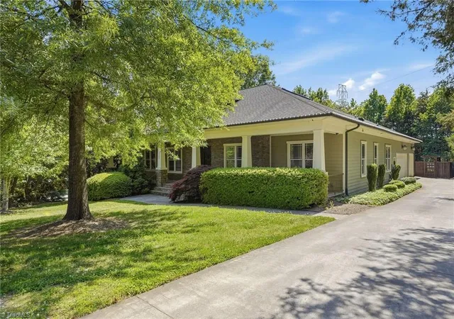 3rd image of 2105 Stone Ridge Pl, Winston Salem, NC 27107 | MLS# 1221875