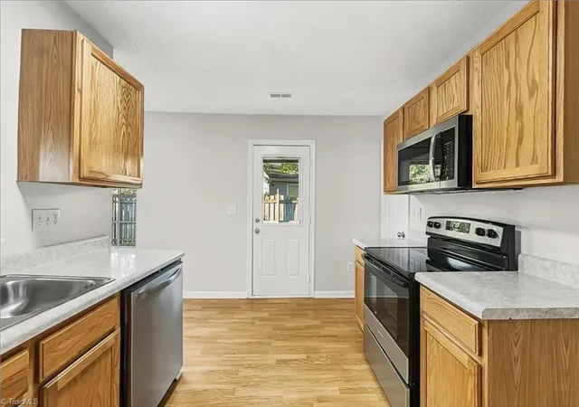 Photo 4 of Sale Pending at 100 Carmel Ct, Kernersville, NC 27284 | MLS# 1233962 | Listing updated on 2026-09-11