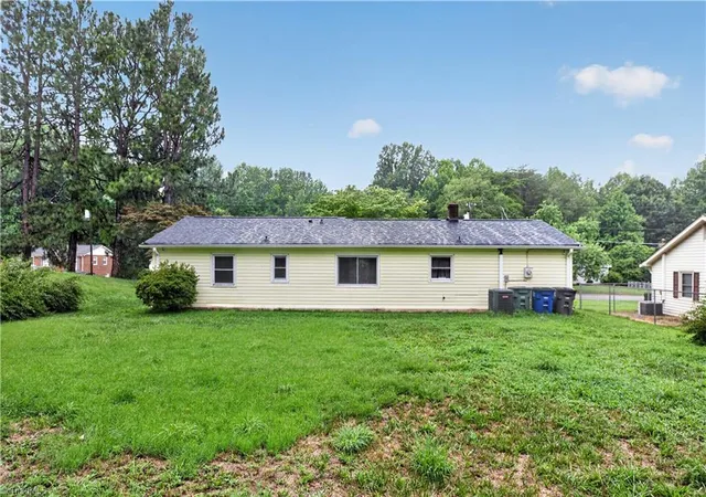 25th image of 977 Shalimar Dr, Winston Salem, NC 27107 | MLS# 1229207