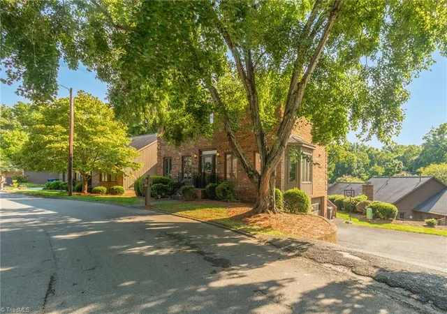 Photo 3 of Single family home for sale at 215 Barrington Pl, Winston Salem, NC 27104 | MLS# 1230756 | Listing updated on 2026-09-16