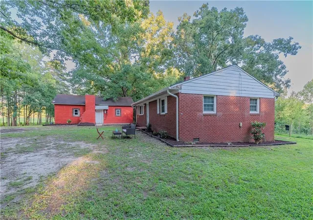 Photo 3 of Sale Pending at 3226 Jidemi Rd, Greensboro, NC 27406 | MLS# 1229812 | Listing updated on 2026-10-01