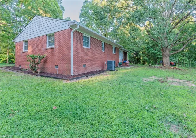 Photo 4 of Sale Pending at 3226 Jidemi Rd, Greensboro, NC 27406 | MLS# 1229812 | Listing updated on 2026-10-01