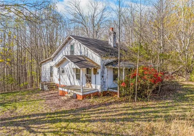 Homes for sale in Pilot Mountain, NC | 378 Bright Hill Ln, Pilot Mountain, NC 27041 | MLS# 1214823