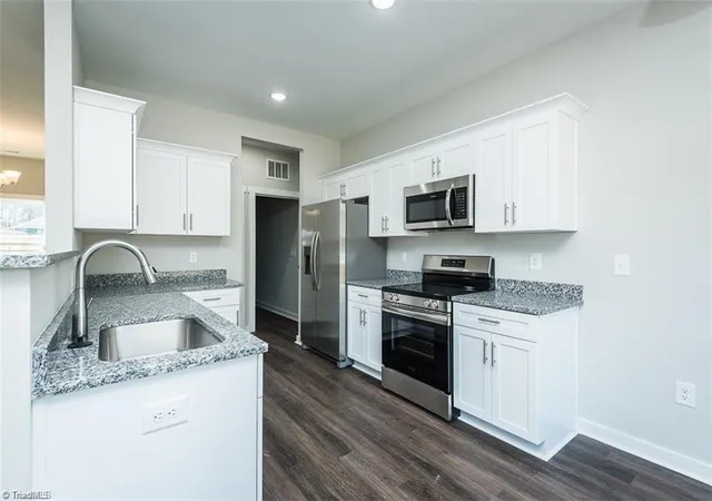 3rd image of 1009 Fairfield Dr, Yadkinville, NC 27055 | MLS# 1217249