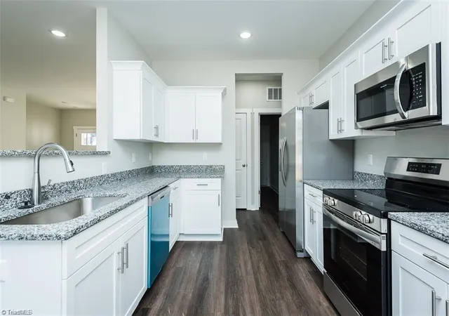 4th image of 1009 Fairfield Dr, Yadkinville, NC 27055 | MLS# 1217249