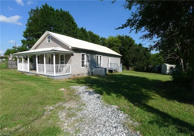 Photo 3 of Single family home for sale at 7573 Nc Hwy 801 S, Mocksville, NC 27028 | MLS# 1231654 | Listing updated on 2026-09-16