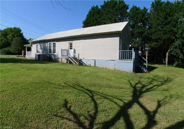 Photo 4 of Single family home for sale at 7573 Nc Hwy 801 S, Mocksville, NC 27028 | MLS# 1231654 | Listing updated on 2026-09-16
