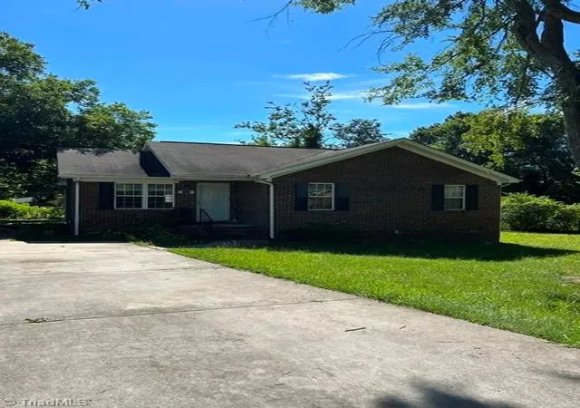 1st image of 3216 Wellingford Dr, High Point, NC 27265 | MLS# 1225528