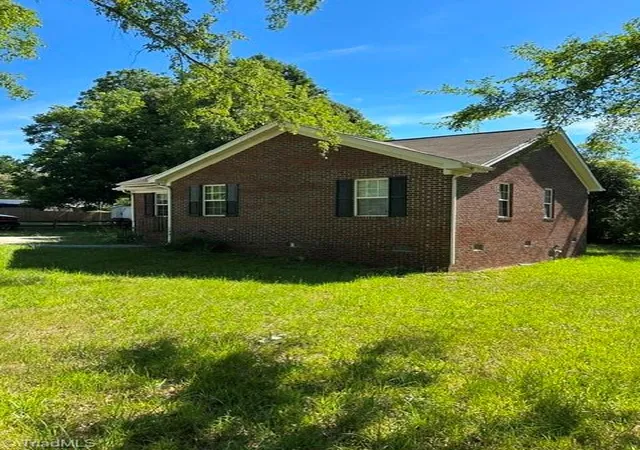 2nd image of 3216 Wellingford Dr, High Point, NC 27265 | MLS# 1225528