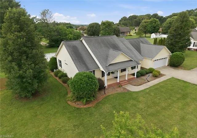 Photo 4 of Single family home for sale at 210 Jane Sowers Rd, Statesville, NC 28625 | MLS# 1225767 | Listing updated on 2026-10-07