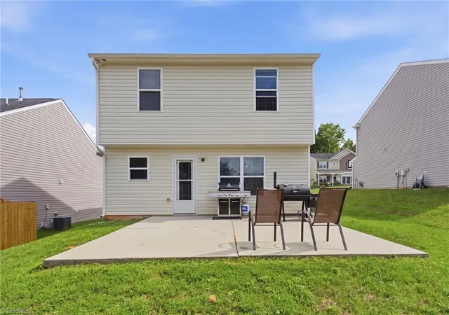 Photo 4 of Single family home for sale at 551 Clear Meadow Dr, Winston Salem, NC 27107 | MLS# 1228525 | Listing updated on 2026-10-19