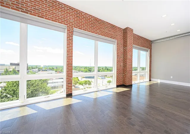 3rd image of 400 W 4Th St #504, Winston Salem, NC 27101 | MLS# 1212026