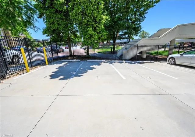 47th image of 400 W 4th St #504, Winston Salem, NC 27101 | MLS# 1212026