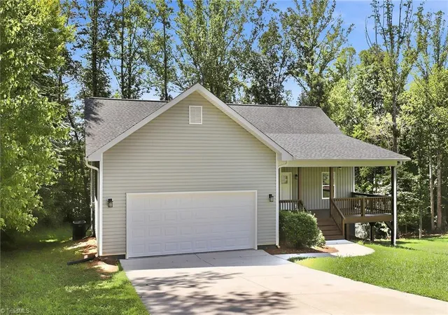 Photo 1 of Single family home for sale at 2513 Mill Brk Trl, Kernersville, NC 27284 | MLS# 1230484 | Listing updated on 2026-08-28
