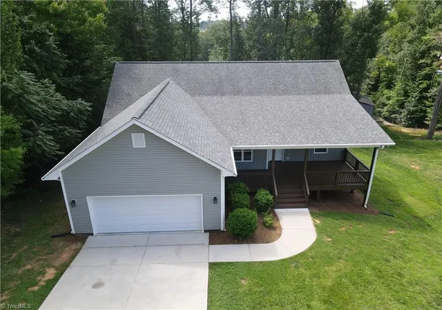 Photo 3 of Single family home for sale at 2513 Mill Brk Trl, Kernersville, NC 27284 | MLS# 1230484 | Listing updated on 2026-08-28