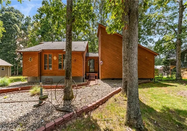 Photo 2 of Single family home for sale at 1308 Bunny Trl, Winston Salem, NC 27105 | MLS# 1233987 | Listing updated on 2026-09-14