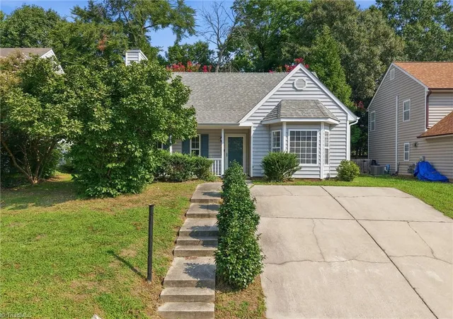 2nd image of 4902 Heritage Woods Ct, Greensboro, NC 27407 | MLS# 1230964